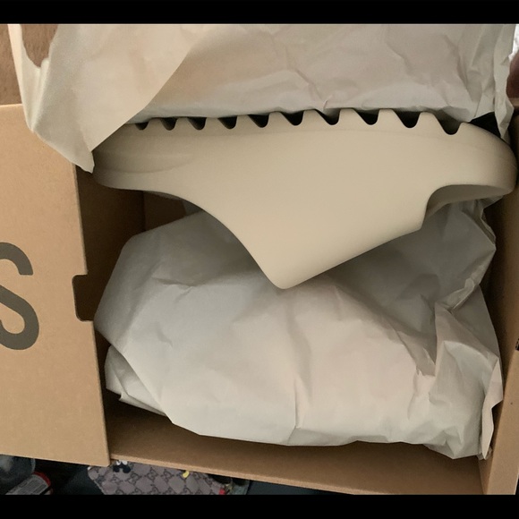 COPY - Yeezy slides - Picture 1 of 3